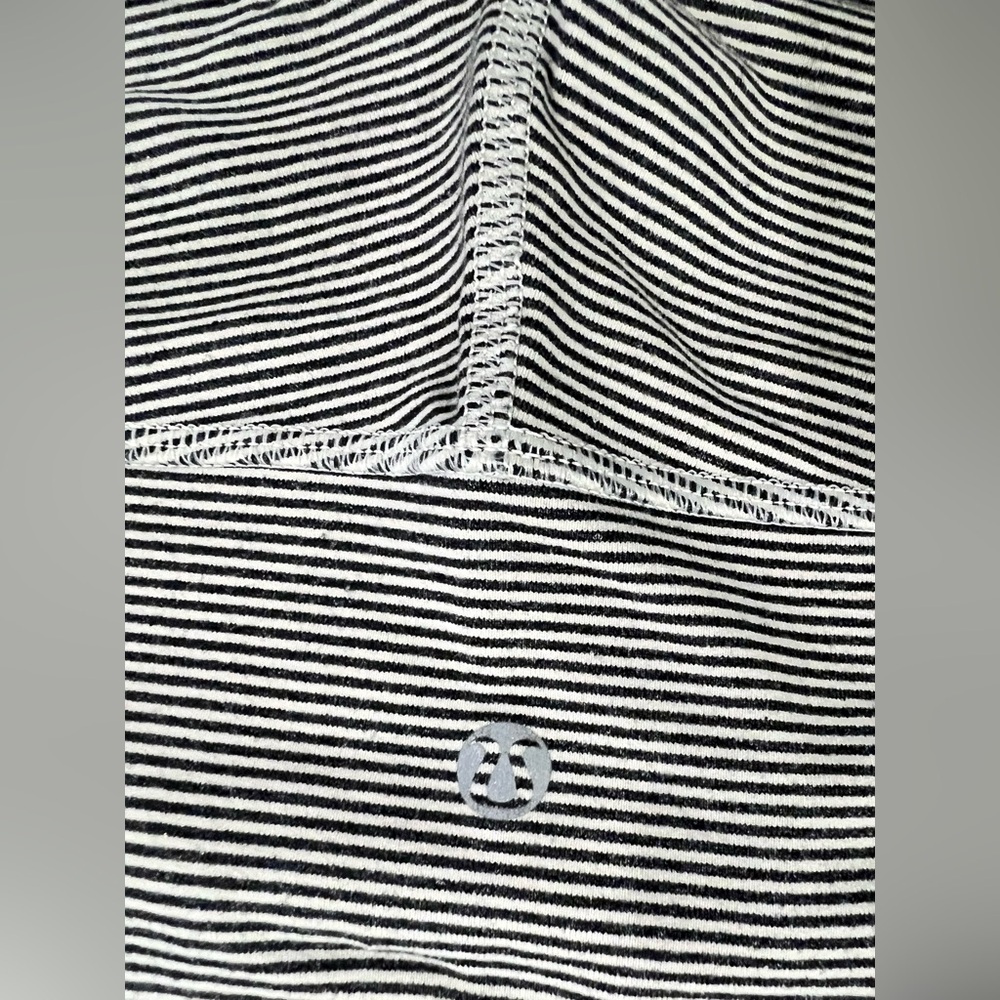 Lululemon - Picture 3 of 4
